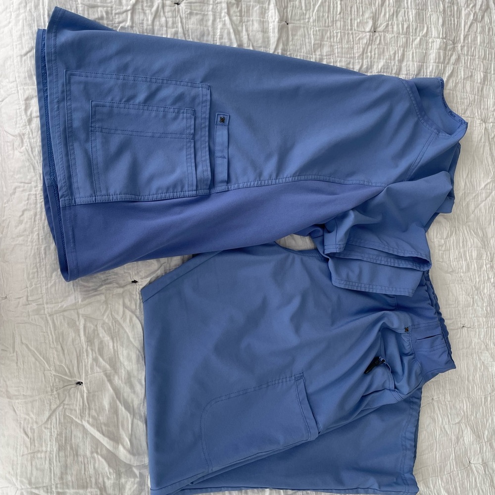 Cherokee iFlex scrub set